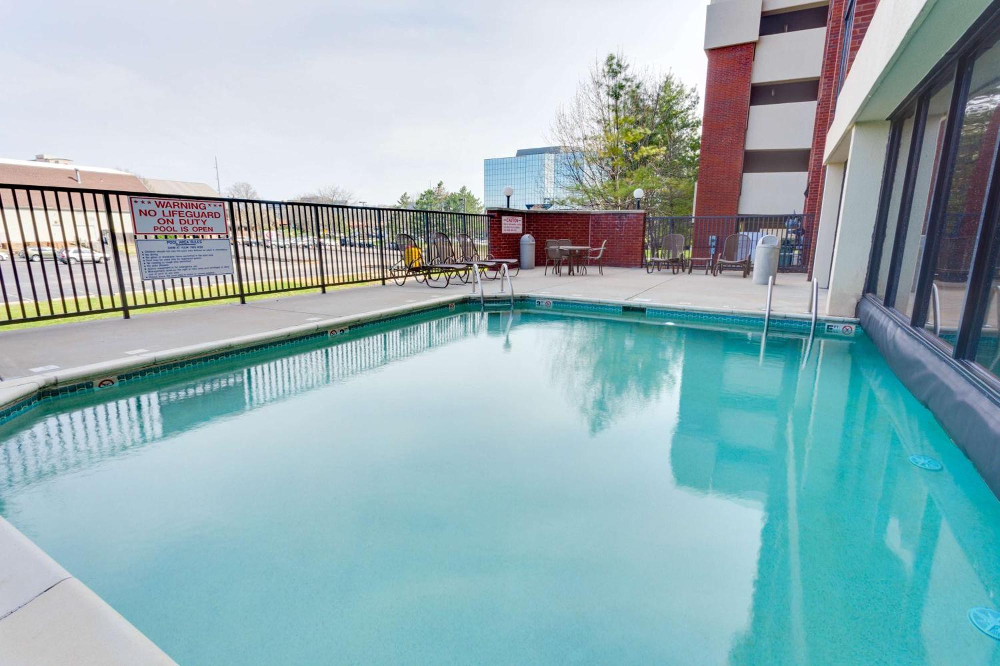 Drury Inn & Suites Overland Park Exteriör bild